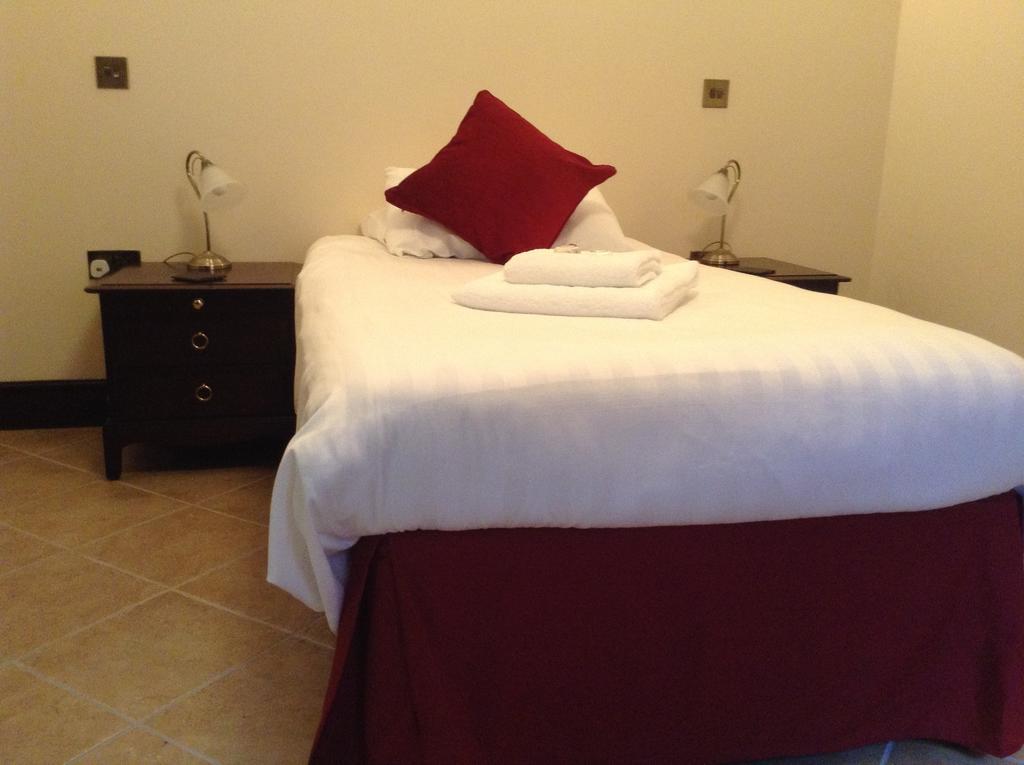The Crown Hotel Mundford Room photo