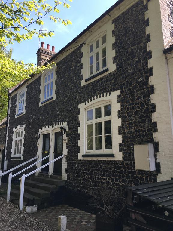 The Crown Hotel Mundford Exterior photo